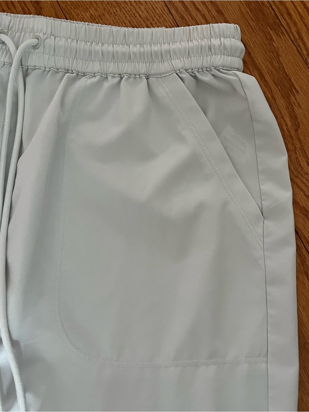 Women’s Aritzia TNA White Joggers - Picture 4 of 12